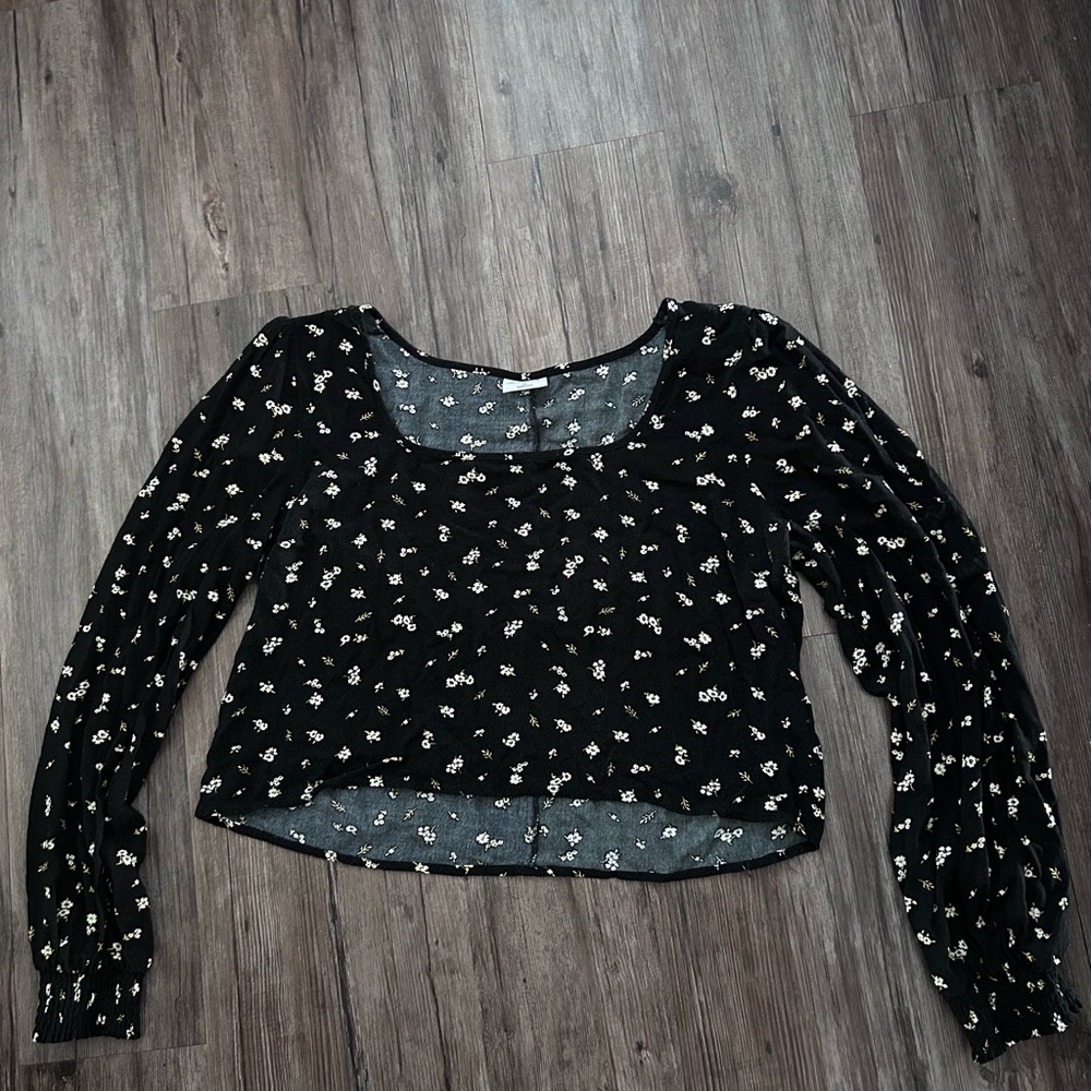 Other Follow- black long sleeve crop top blouse